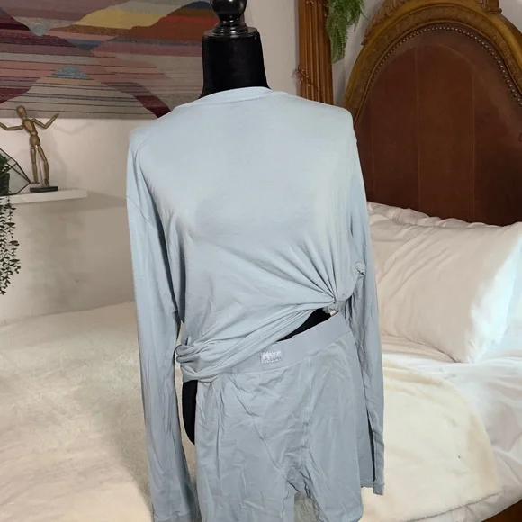 Skims Soft Blue Lounge Set Small - Picture 3 of 7